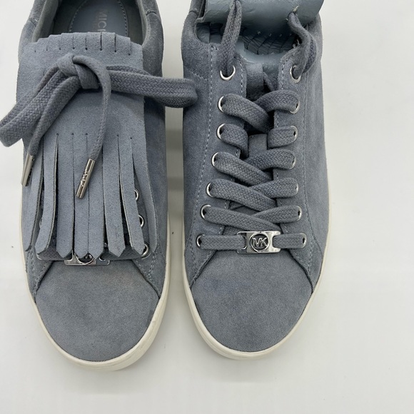 Michael Kors Keaton Kiltie Sneakers Suede Blue Fringe
Lace Up Size 8.5 - Picture 13 of 16